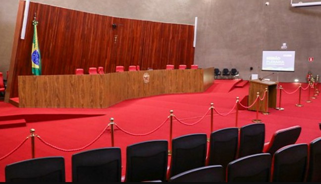 TSE julga processos envolvendo publicações de propaganda eleitoral de Flávio e Lula