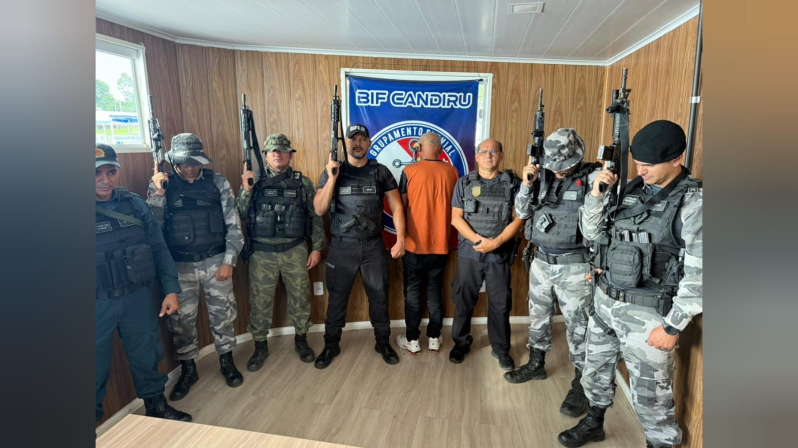 Passageiro com mandado por homicídio é preso em embarcação a caminho de Santarém