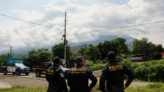Vulcão mais ativo da América Central, na Guatemala, entra em erupção; 800 pessoas deixam casas 