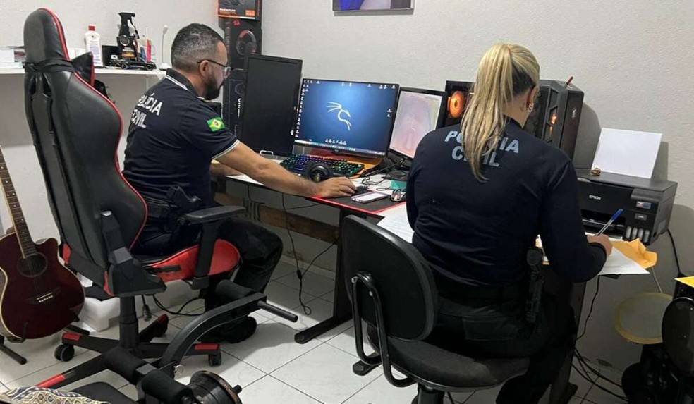 Três homens foram presos em Fortaleza em operação de combate  ao abuso sexual de crianças e adolescentes. — Foto: Polícia Civil/ Divulgação