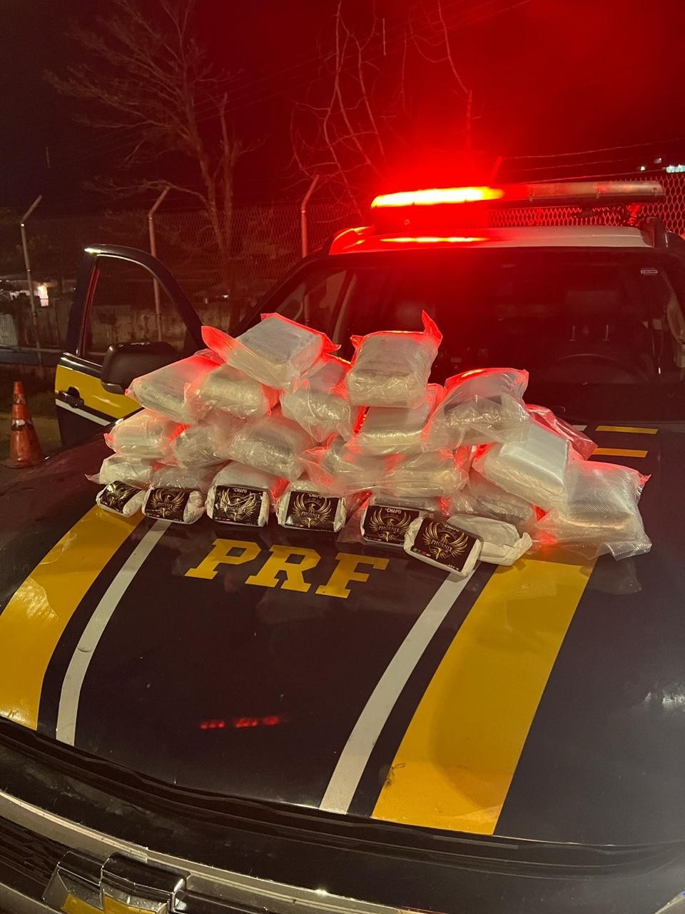 Casal é preso transportando mais de 16kg de haxixe na Via Dutra, em Itatiaia
