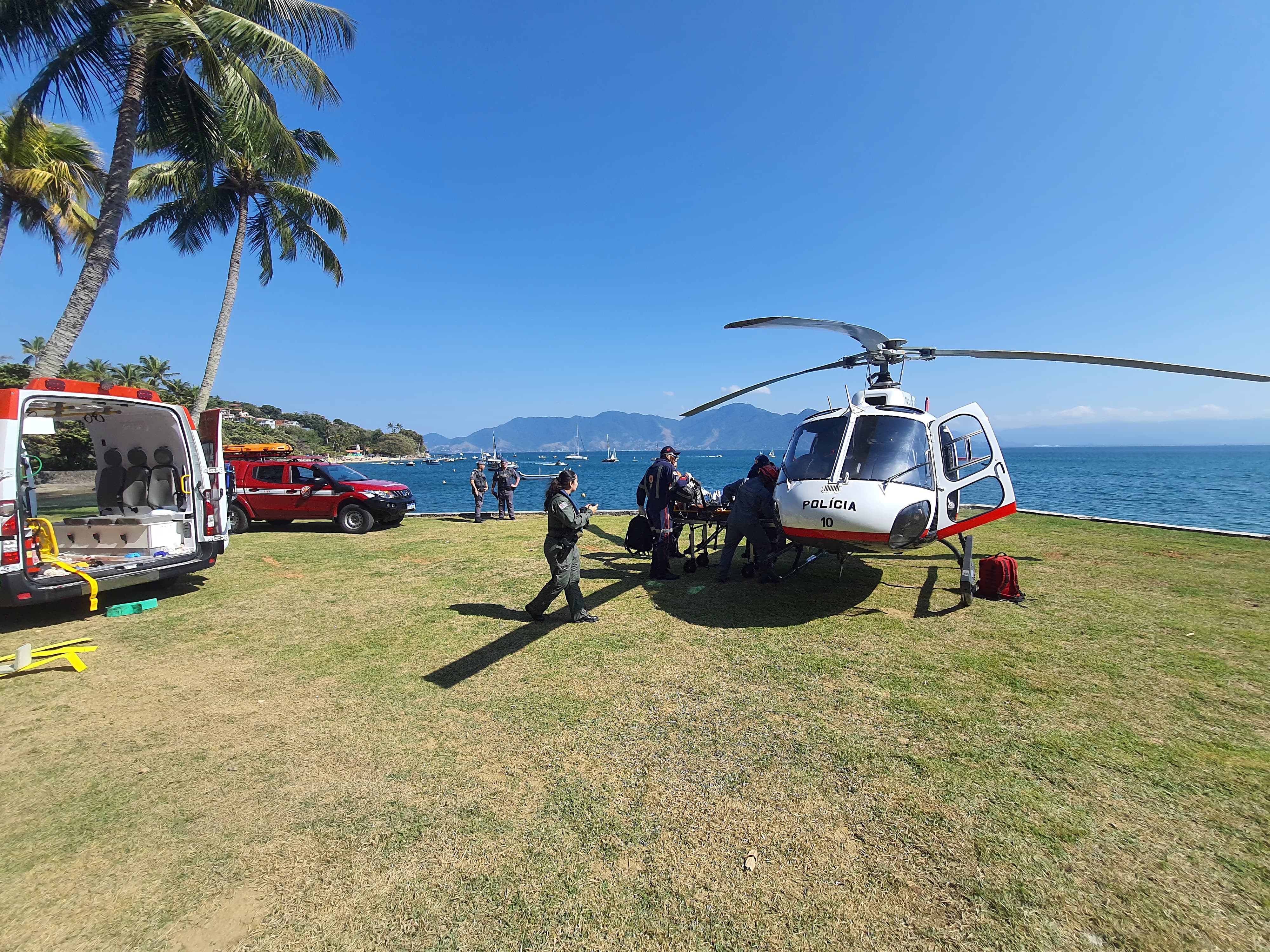 Muro de obra desaba e deixa operário gravemente ferido em Ilhabela, SP
