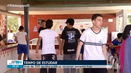 Milhares de alunos retornam às aulas nas escolas públicas