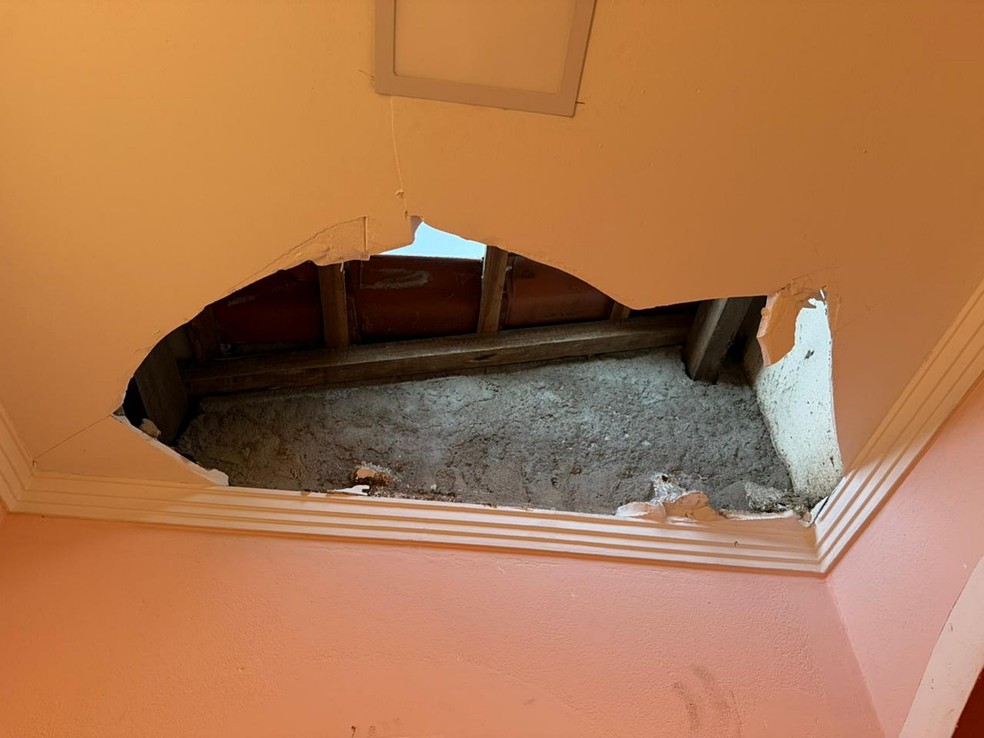 Criminosos arrombaram igreja de Extrema, furtaram o cofre e destruíram o sacrário — Foto: Paróquia São Cristóvão e São Benedito/Divulgação