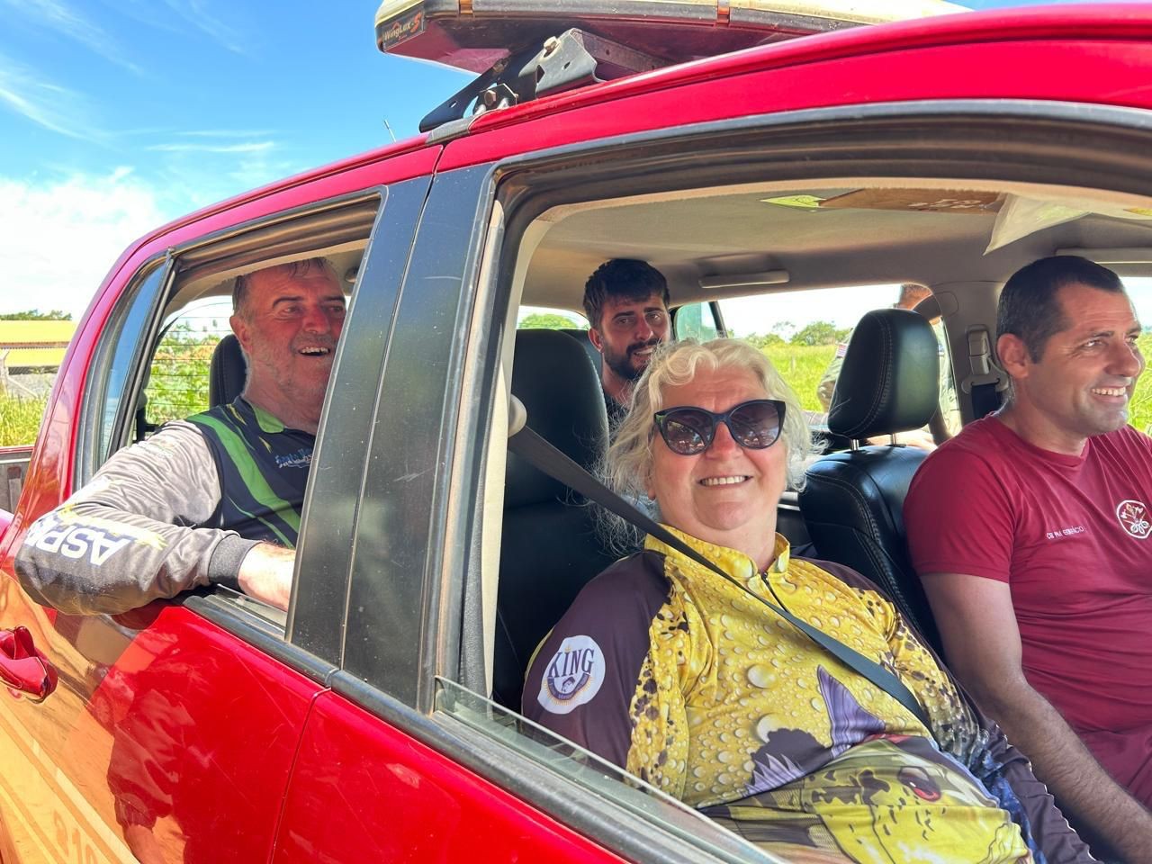 Família do PR que ficou à deriva em rio de SP, tentou voltar à margem ao notar tempestade, mas motor afogou: 'Emocional vai ficar abalado'