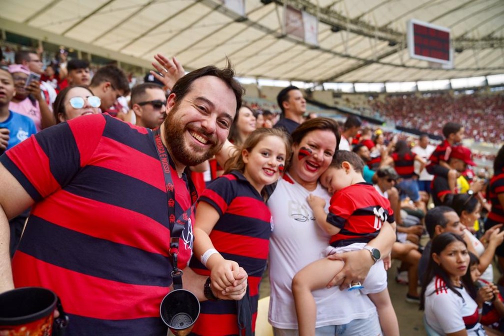 g1 on X: Caraca! Botões do Facebook ganham gírias cariocas em homenagem de  aniversário do Rio  #G1  / X