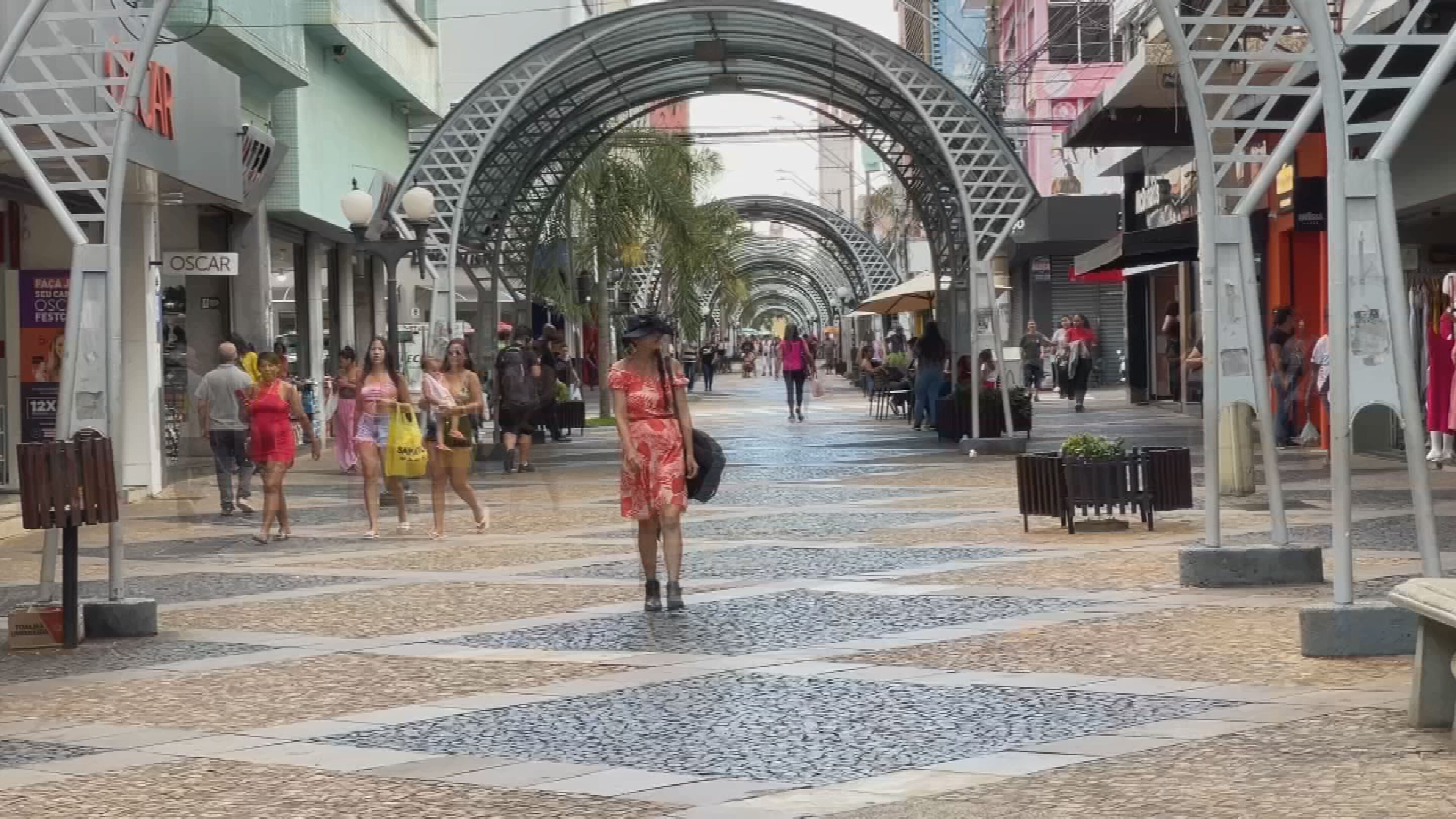 Comércio amplia horário para o Natal e espera alta nas vendas em Bauru e Marília 