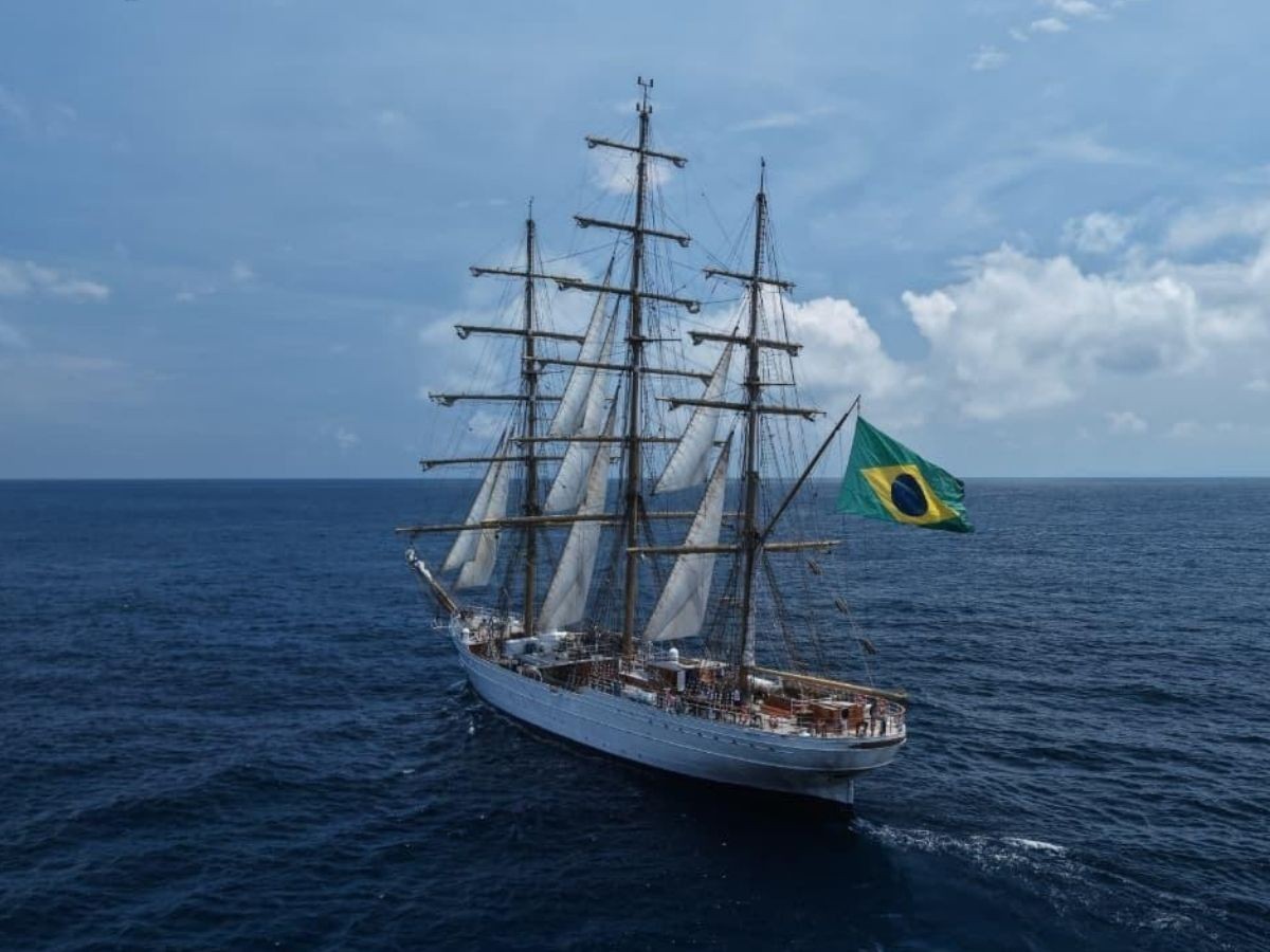 Navio Veleiro Cisne Branco atraca em Santos e abre para visitação; veja detalhes 