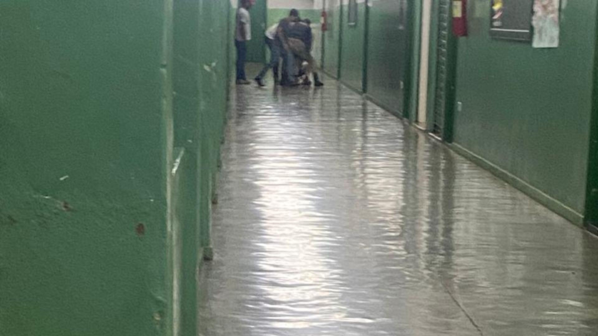 Estudante de 17 anos é baleado dentro de escola estadual em MG