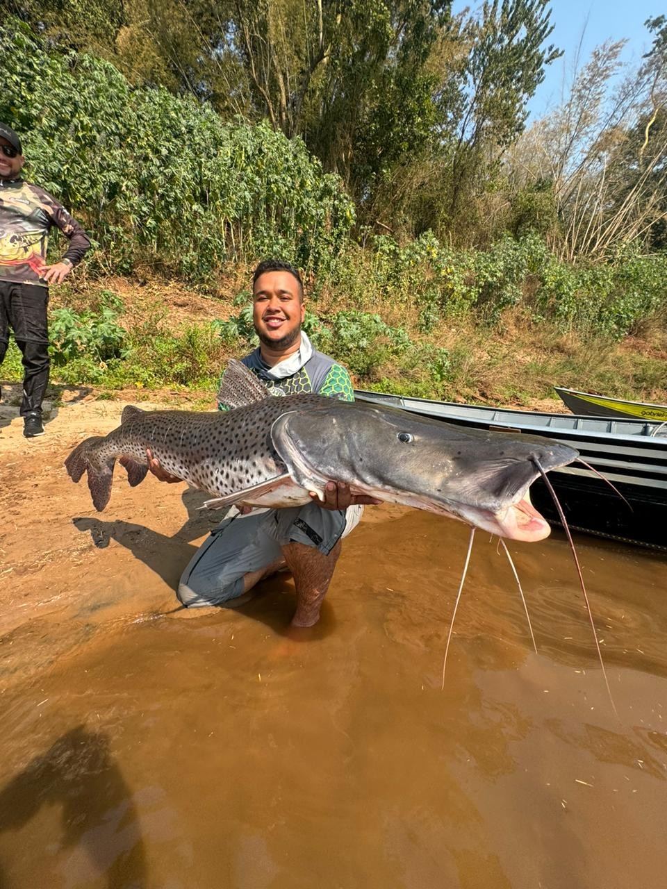 Jovem que capturou peixe de quase dois metros no Paraná defende pesca esportiva: 'São poucas pessoas que se conscientizam'