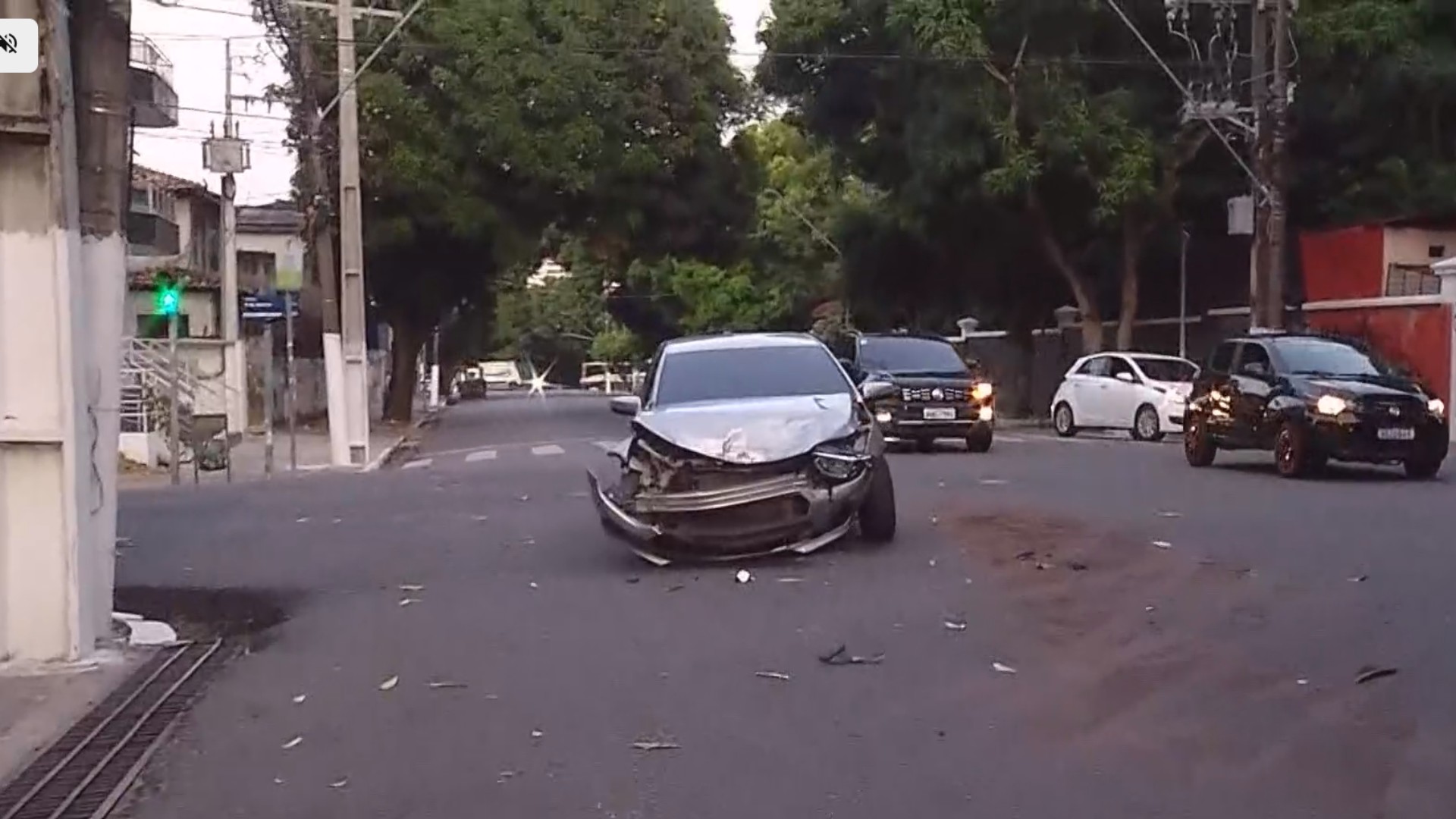 Carro e ônibus colidem em cruzamento de Belém nesta segunda, 29