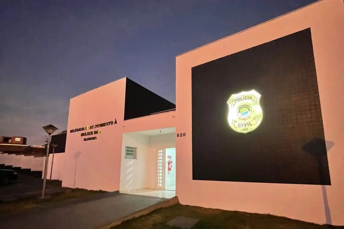 Adolescente de 14 anos tem o corpo incendiado e polícia procura suposto namorado que fugiu após o crime