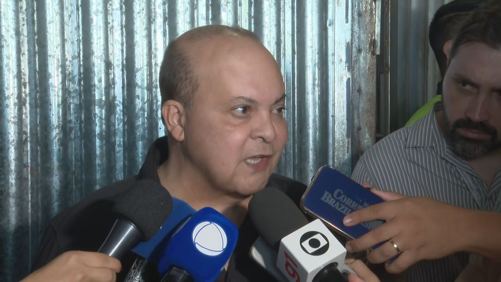 Governador do DF, Ibaneis Rocha, comenta fiscalização de bebidas, em 3 de outubro — Foto: TV Globo