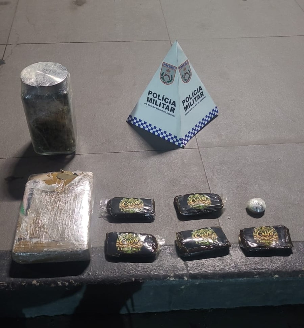Mulher é presa com quase 2 kg de drogas dentro de ônibus em Sapucaia