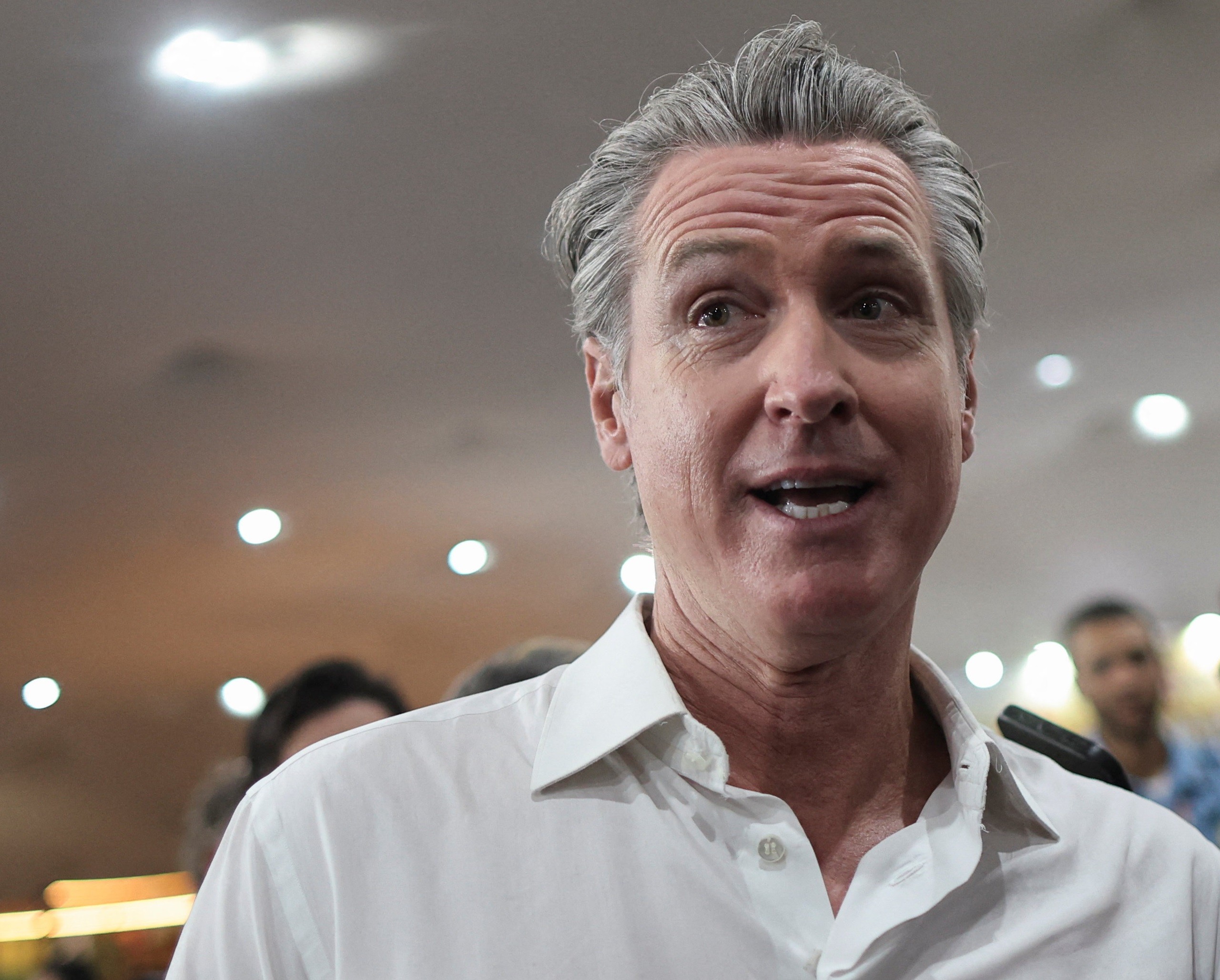 Trump está cedendo a liderança para a China ao faltar à COP 30, diz governador da Califórnia