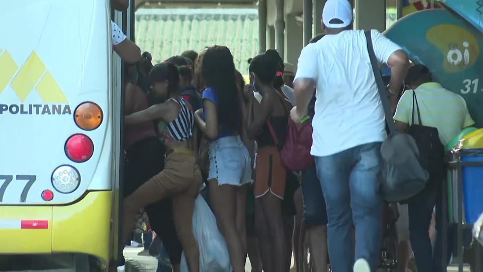 Linha Centro do Metrô do Recife amanhece parada e passageiros enfrentam  dificuldades, Pernambuco