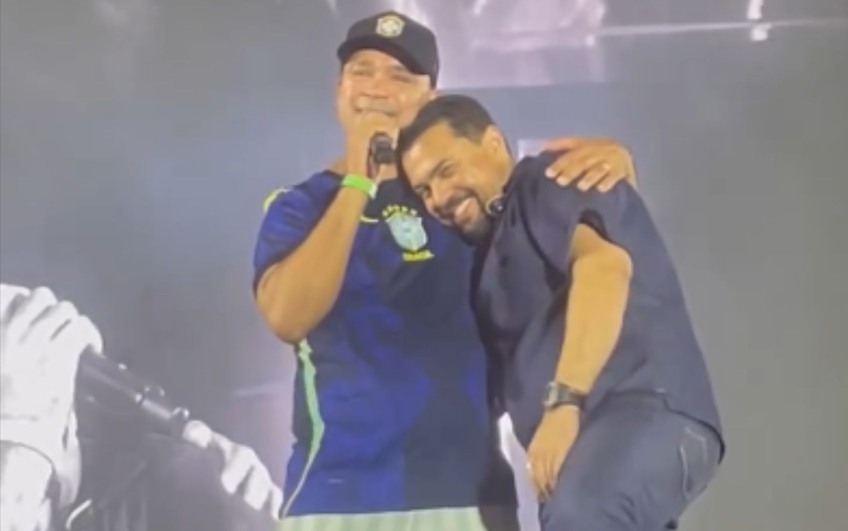 Xand Avião toca com Riquelme 'na batera' durante show no Arraiá do Povo em Aracaju