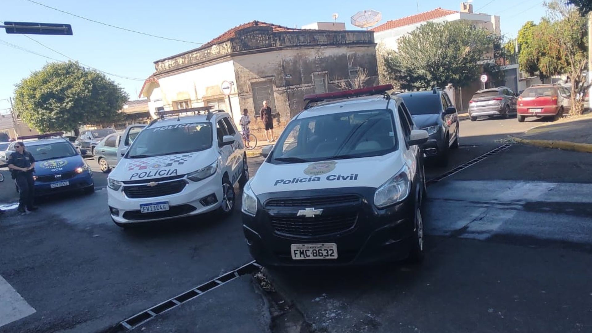 Quadrilha mantém funcionários reféns e roubam R$ 1 milhão de agência bancária em Monte Alto, SP