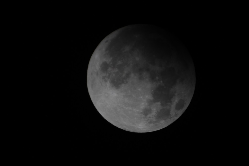 Eclipse lunar registrado no céu de Bauru — Foto: Observatório de Astronomia da Unesp/ Divulgação