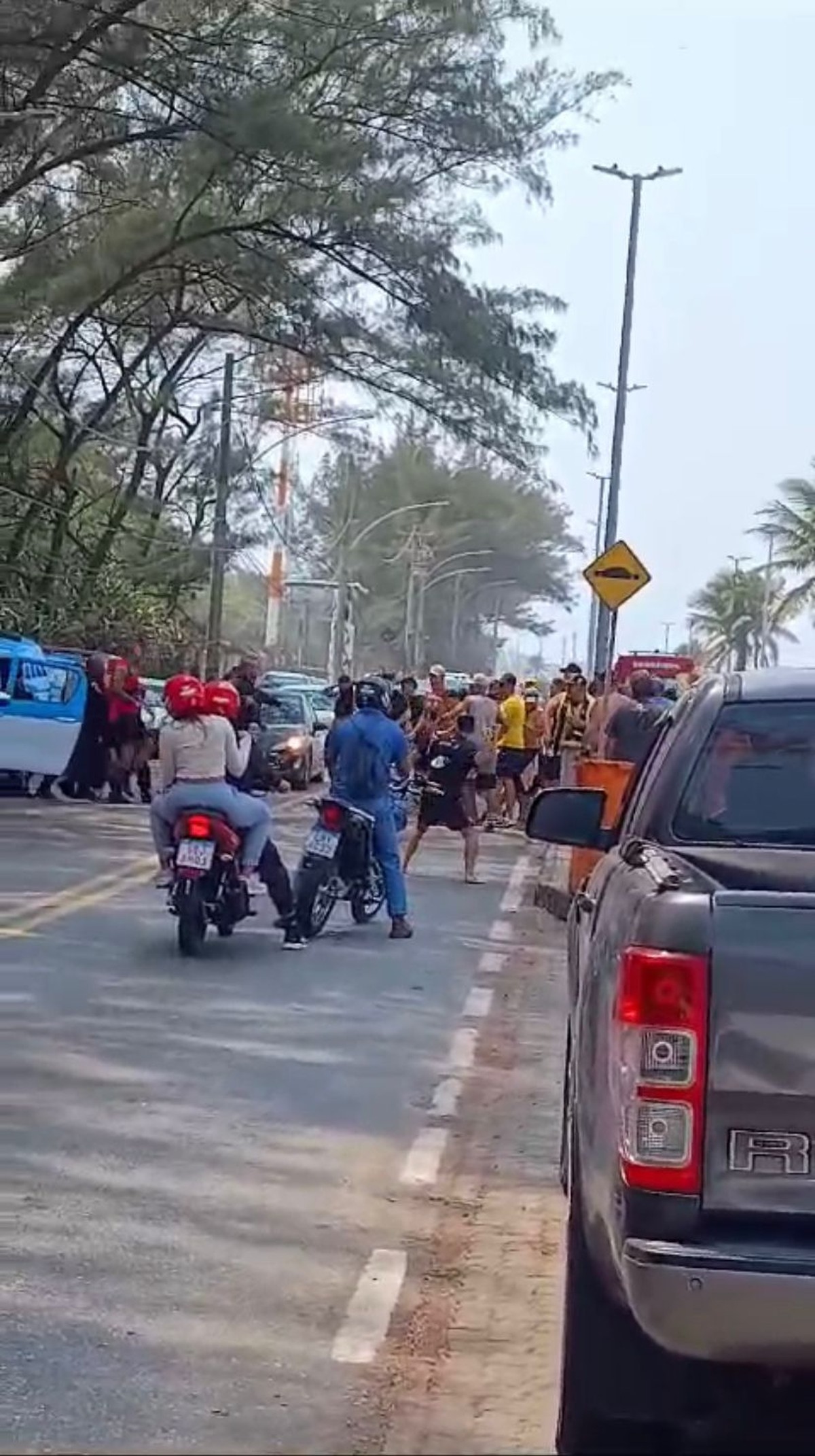 PM contém tumulto entre torcedores de Flamengo e Peñarol; vídeo mostra tiro pro alto