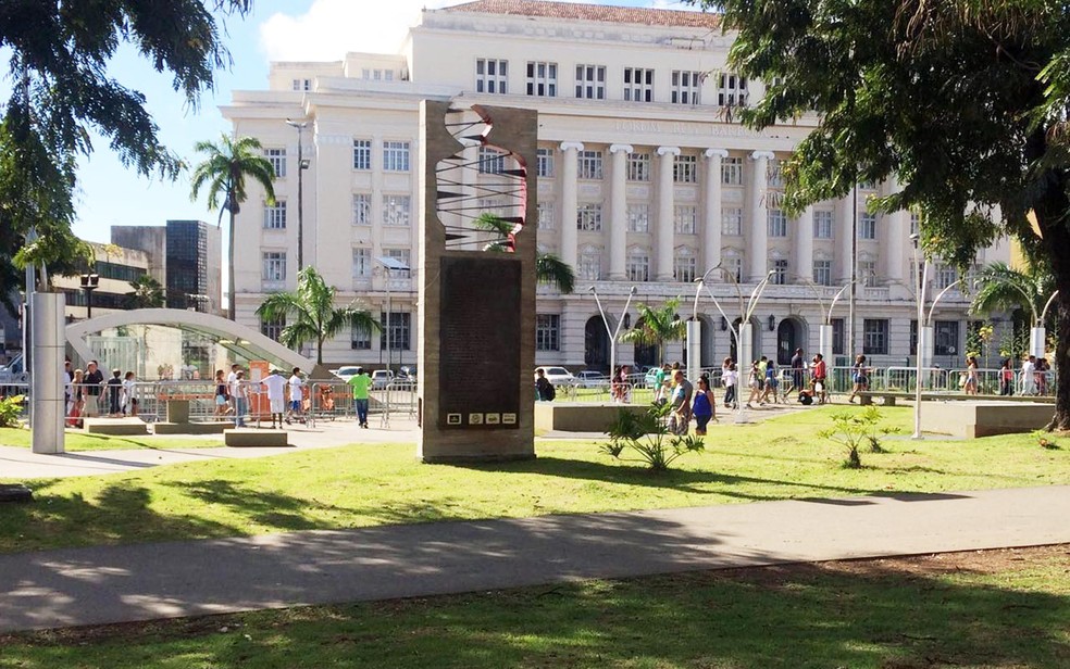 Professores e estudantes fazem exposição de atividades da UFBA no Campo da  Pólvora | G1