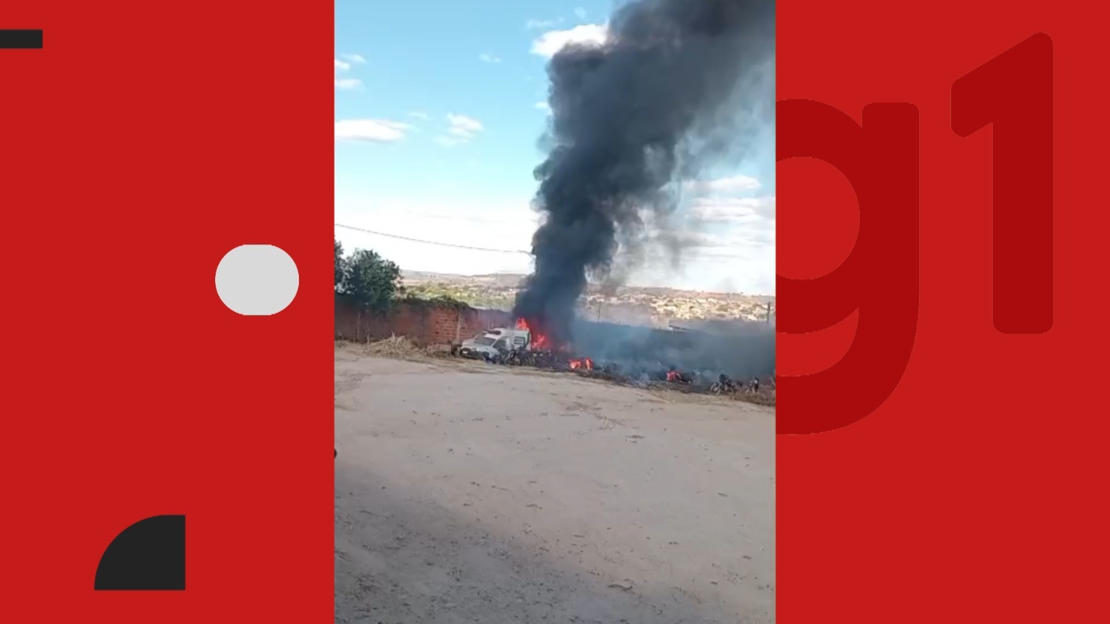 Ambulâncias são queimadas em pátio de prefeitura; suspeita é que incêndio começou após homem atear fogo em lote de vizinho