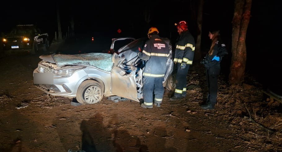 Motorista morre e passageira fica ferida após carro capotar na MG-354 em Vazante