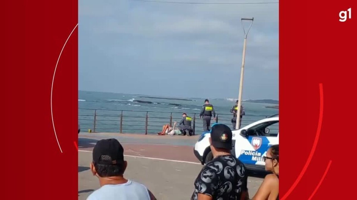 VÍdeo Homem Ataca Pessoas Com Facão Na Orla De Guarapari E Só Para