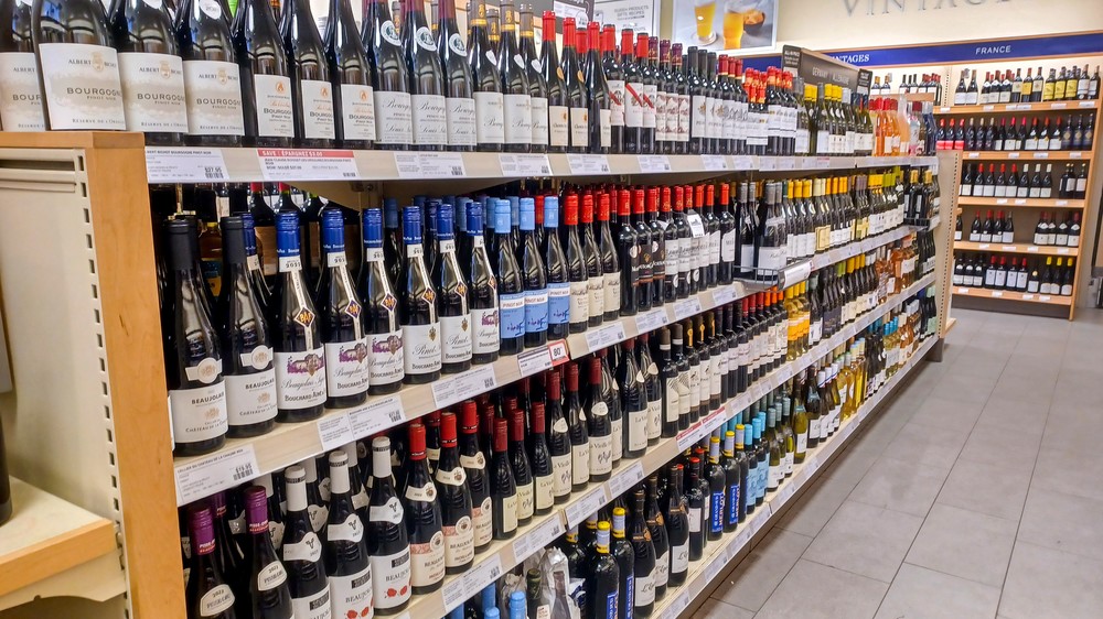 Consumo global de álcool deve cair continuamente até 2031 segundo projeções da IWSR