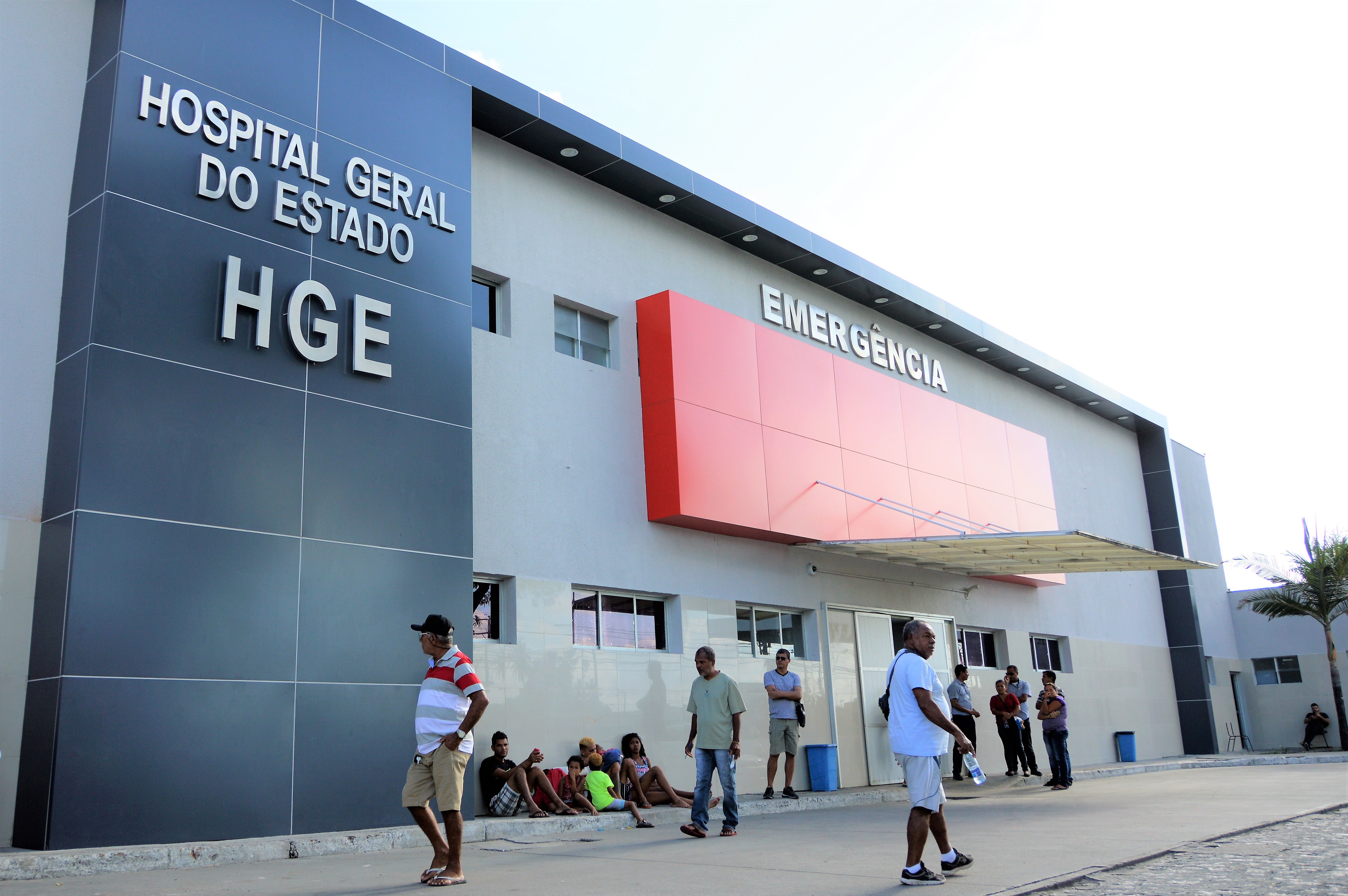 Mulher com 90% do corpo queimado após tentativa de feminicídio é transferida para UTI