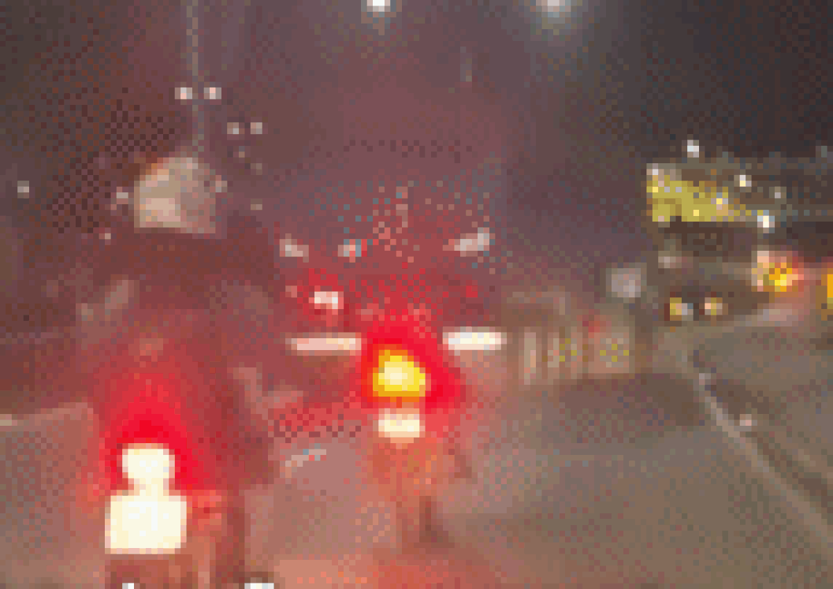 VÍDEO: motorista flagra momento que carreta desgovernada tomba na BR-040