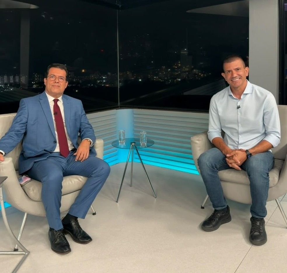 Douglas Ruas é entrevistado no RJ2 — Foto: Lucas Soares / TV Globo