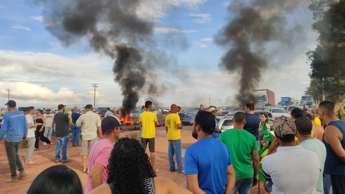 G1 - Moradores de Brazlândia, DF, fazem protesto e fecham duas rodovias -  notícias em Distrito Federal