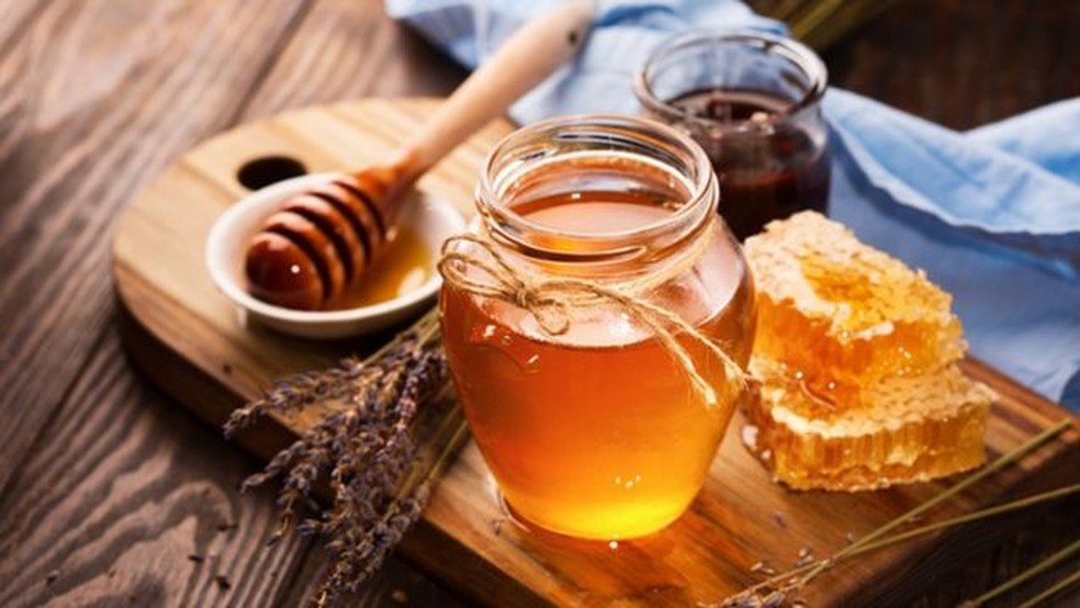 O mel &eacute; rico em a&ccedil;&uacute;cares, especialmente glicose e frutose &mdash; Foto: Getty Images