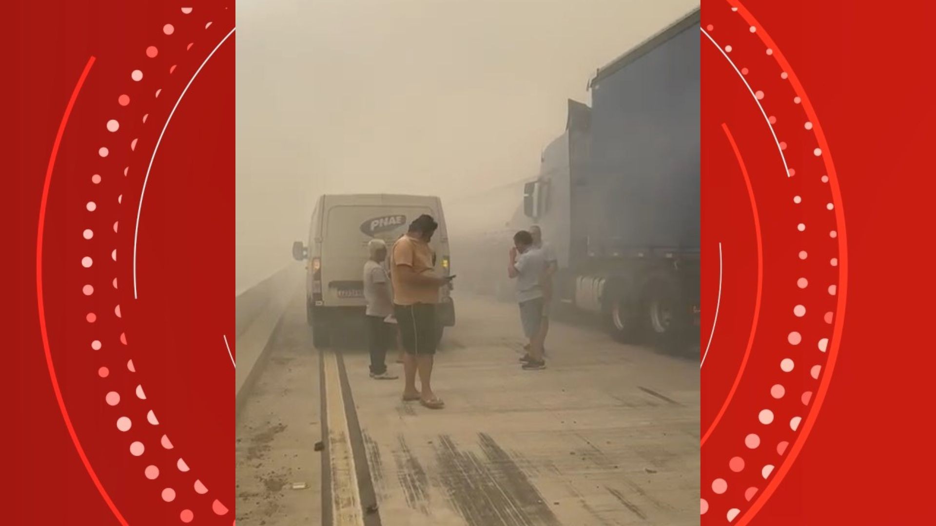 VÍDEO: Fumaça de incêndio causa acidente com 9 carros e fecha BR-101 no ES; 'Não conseguimos respirar', diz motorista