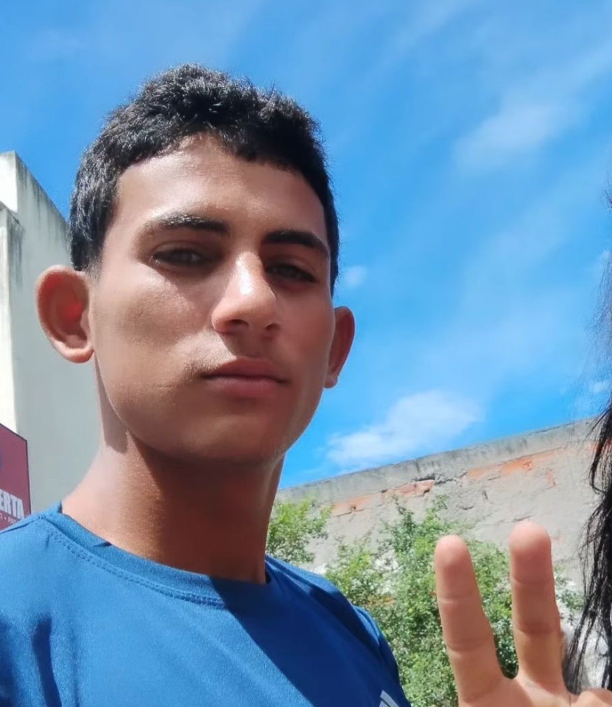 VÍDEO: jovem de 19 anos é morto a tiros em Cabo Frio; polícia apura execução por engano