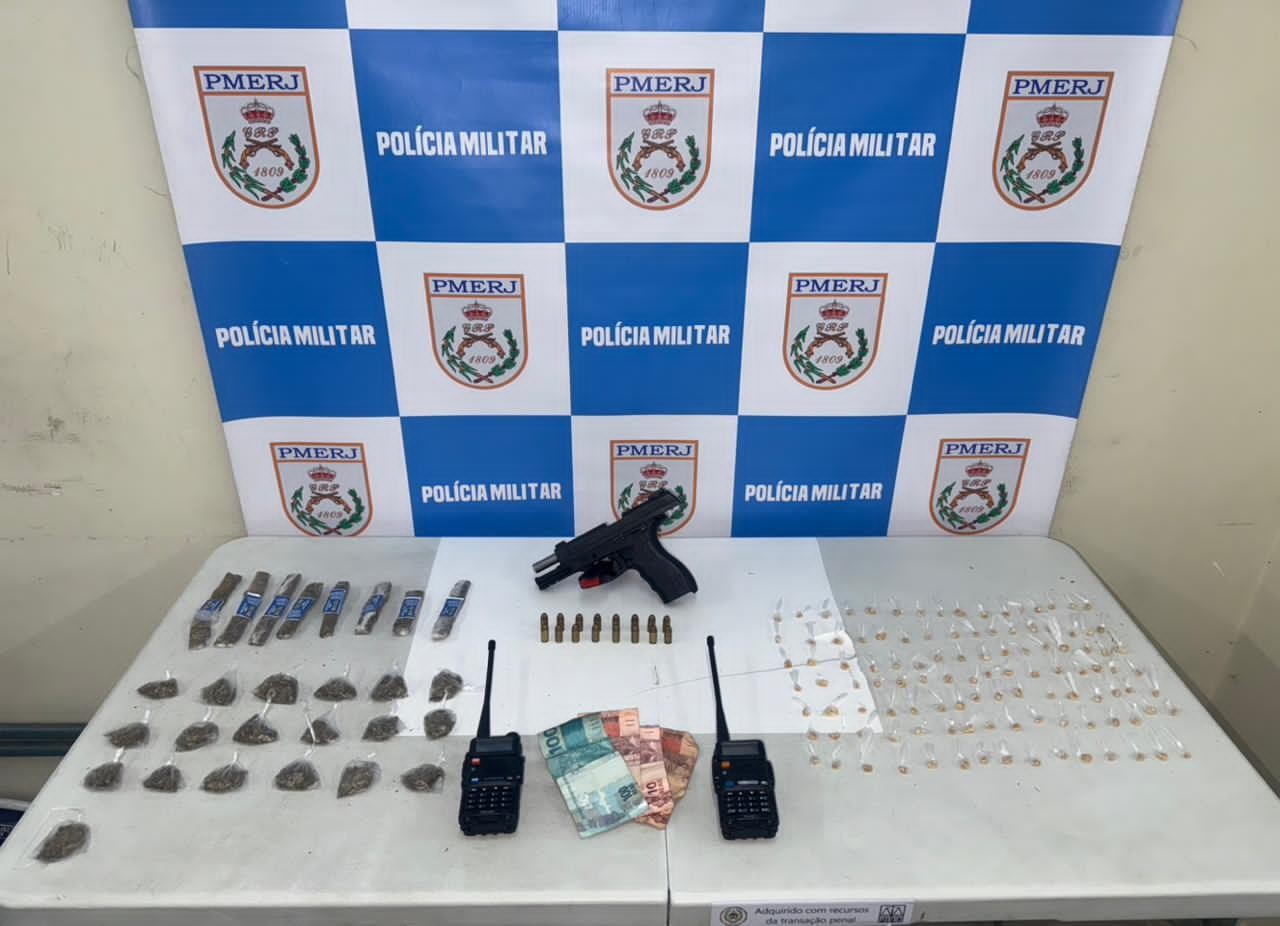 Dois homens são presos com armas e drogas em Volta Redonda