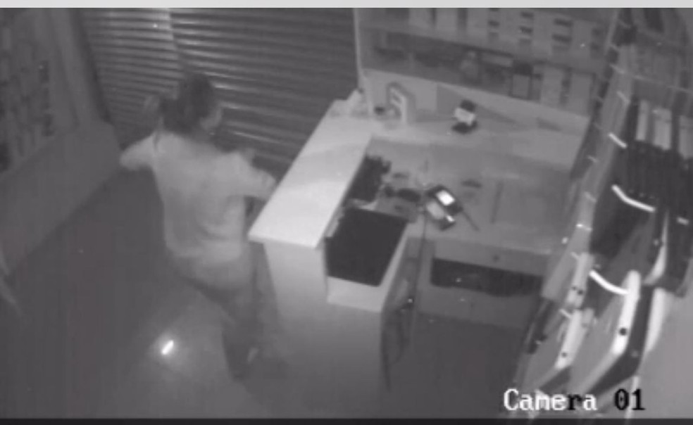 Mulheres furtando loja em MS — Foto: Divulgação