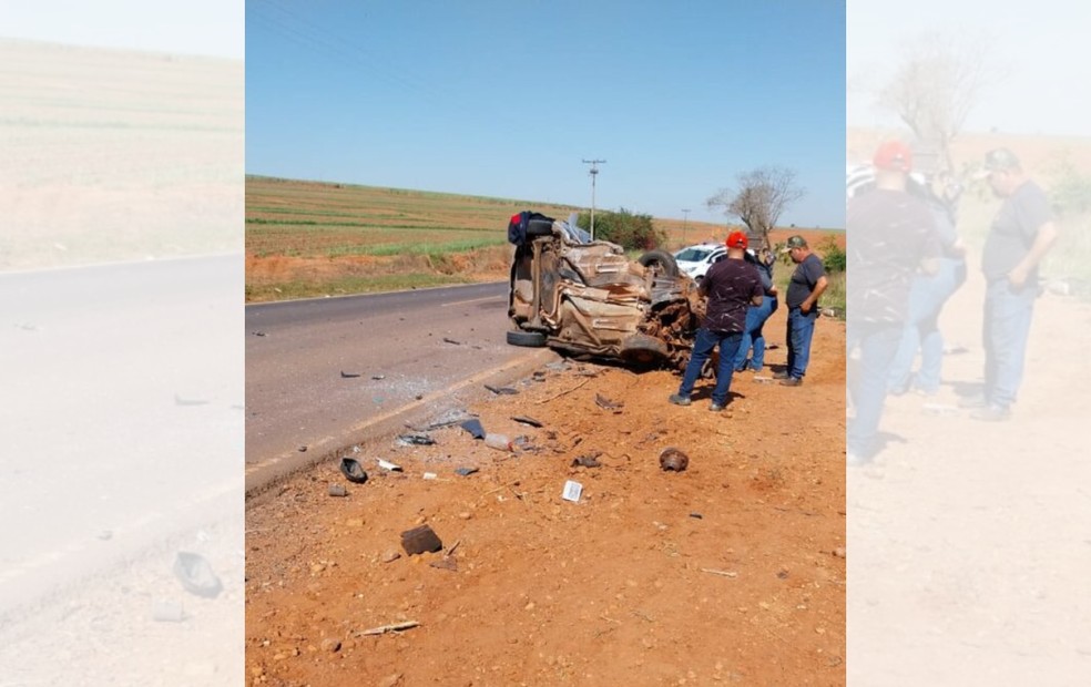 Carro em que Rafael Novaes França viajava colidiu com dois caminhões, entre Quintana e Borá — Foto: Redes sociais