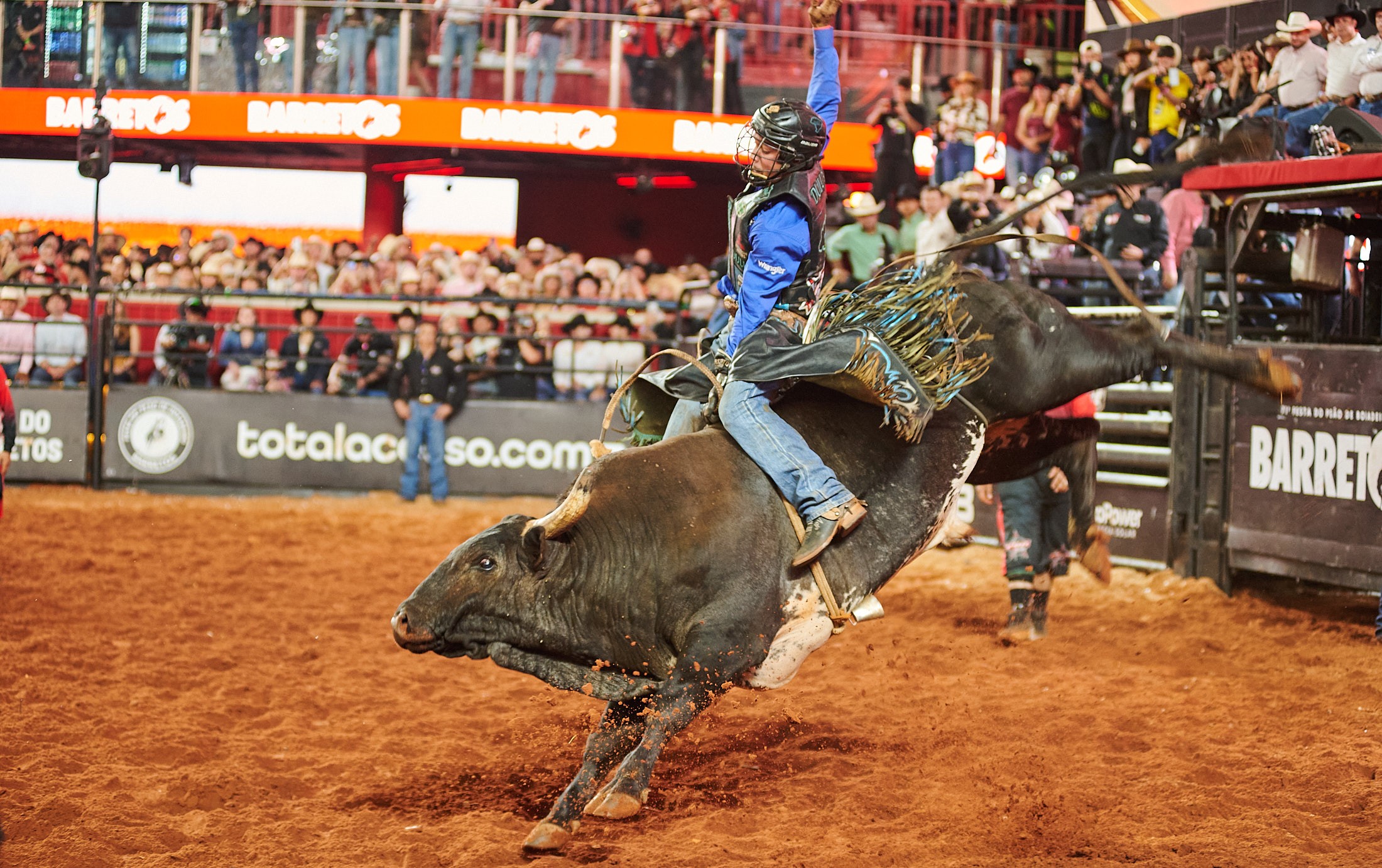 João Paulo Velasco confirma favoritismo e vence campeonato nacional da PBR na Festa do Peão de Barretos