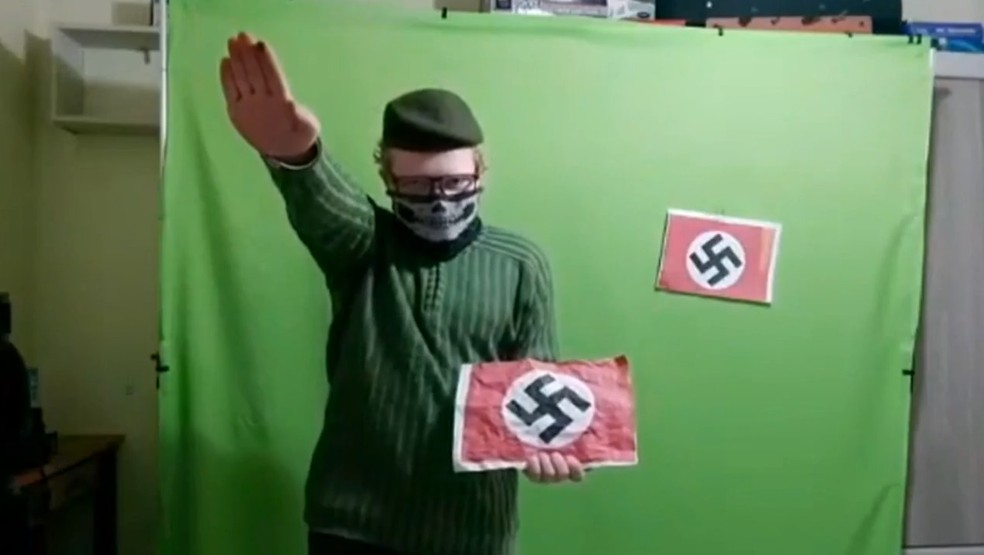 Israel Soares aparece na internet fazendo saudação nazista — Foto: Reprodução / TV Globo