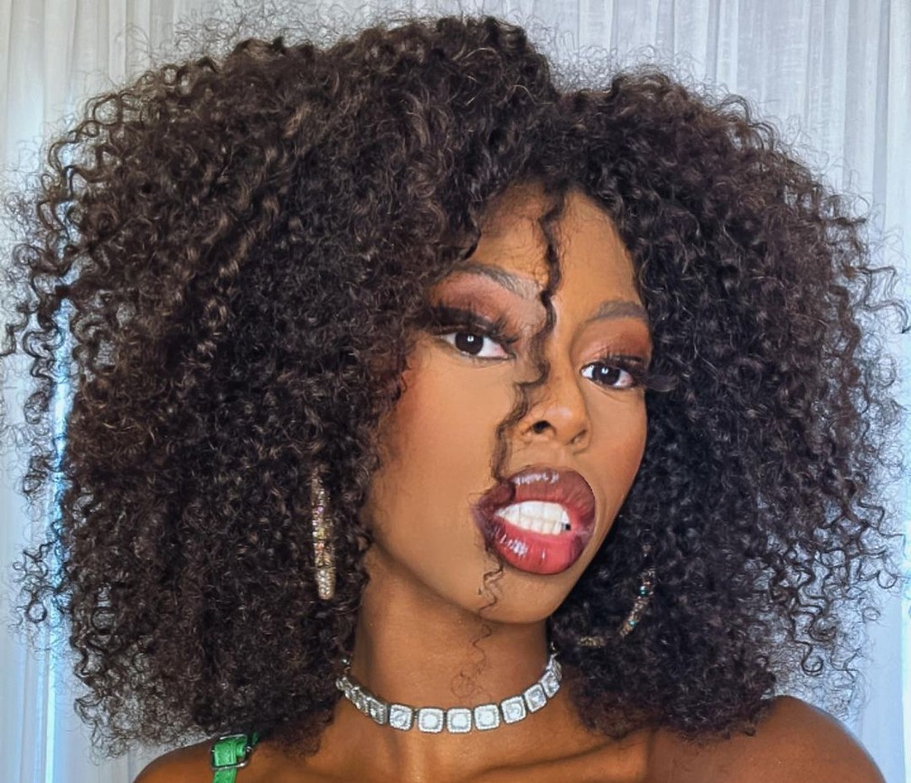 MC Soffia faz show para seis pessoas por causa da chuva: 'Segui meu show  com tudo que meu público que estava ali merecia' | G1