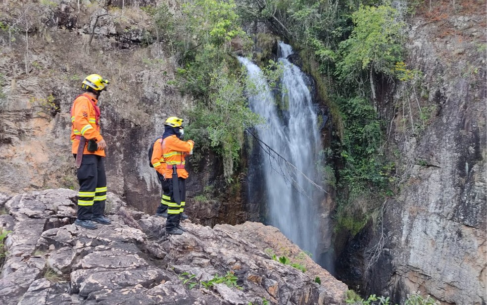 Bombeiros na busca por turista que morreu após afundar em cachoeira na Chapada dos Veadeiros — Foto: Divulgação/Corpo de Bombeiros