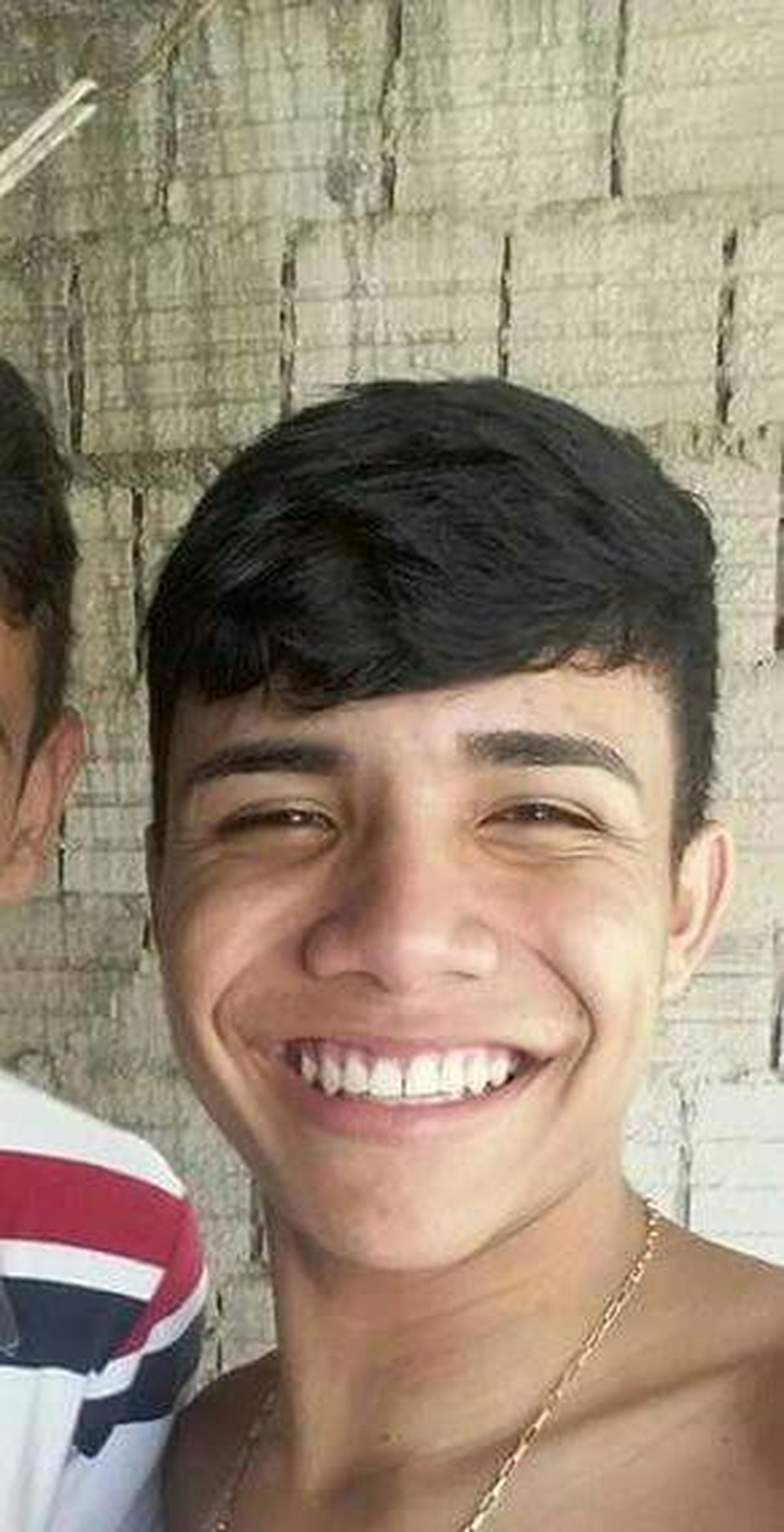 Jovem de 17 anos baleado pode ter sido morto durante 'brincadeira' com