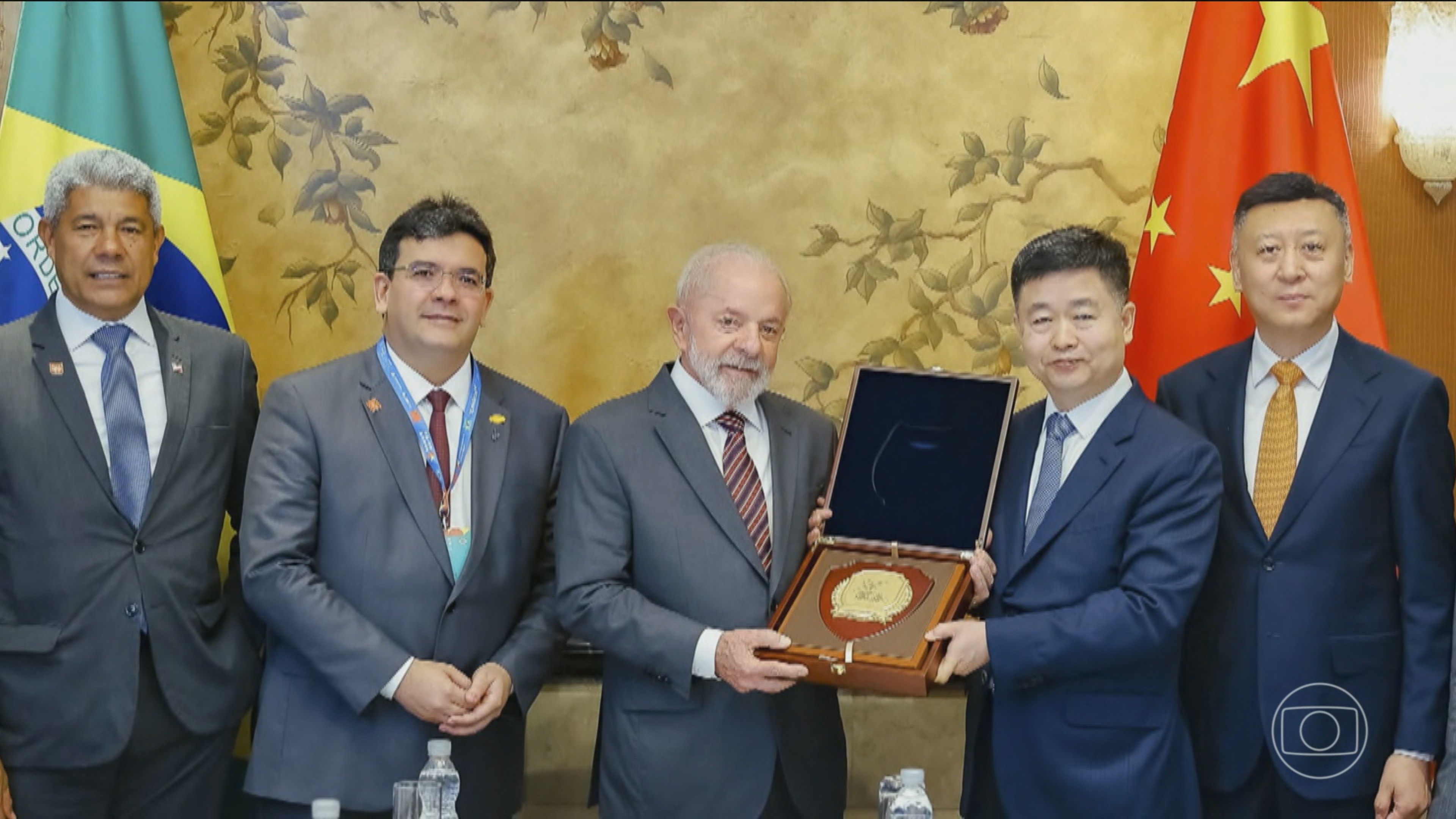Na China, Lula critica guerra comercial imposta pelos EUA