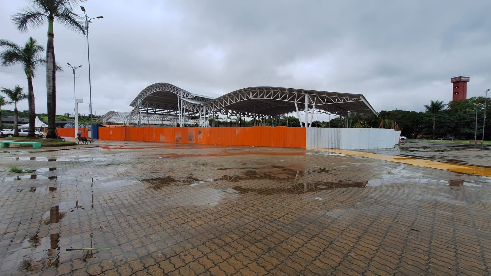 Trabalhador morre após cair de marquise em construção na praça de eventos de Votorantim