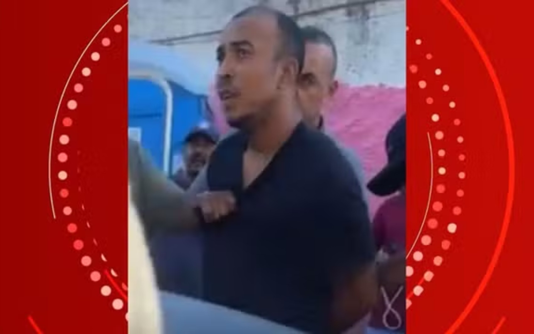 Suspeito de envolvimento na morte da vizinha de 14 anos se apresenta na delegacia em Salvador