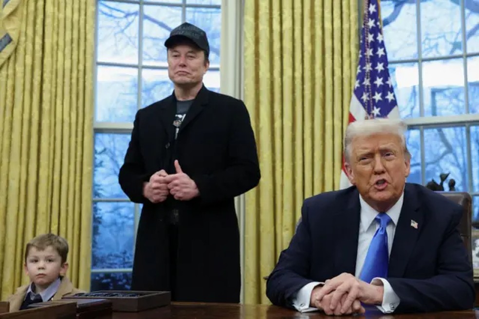 Elon Musk, com apoio de Trump, tem adotado medidas de pressão contra agências e afetado a ciência no país — Foto: Reuters