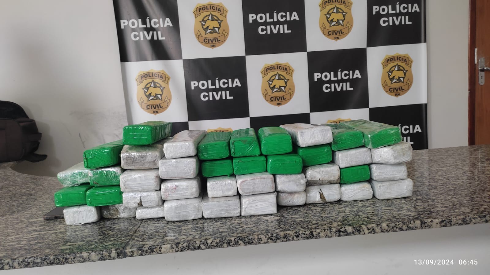 Mulher é presa com 38 tabletes de maconha em ônibus que vinha de SP para Pau dos Ferros