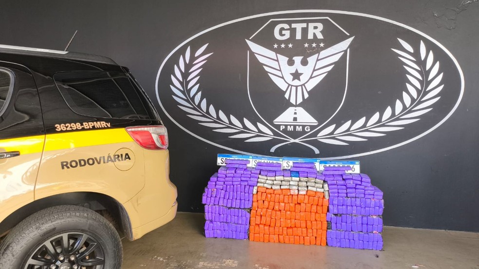 Quase 250 kg de maconha apreendidos em Iturama — Foto: PMRv/Divulgação